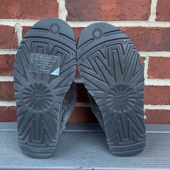 New UGG Classic Mini Fluff Bootie - Picture 5 of 13